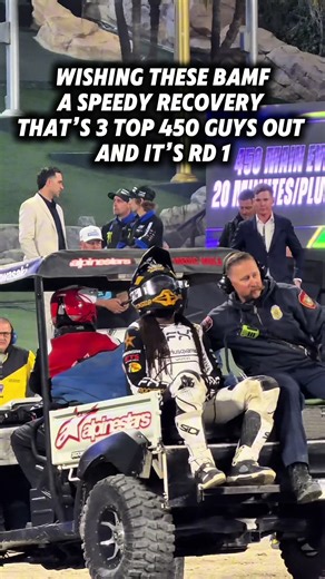 The most scariest crash I’ve seen. Praying for everyone involved #racing #supercross