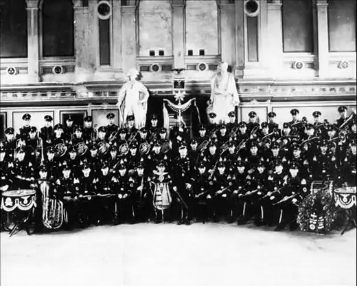 Leibstandarten - Marsch - Hermann Müller-John Musikkorps der Leibstandarte SS Adolf Hitler Leitung: Hermann Müller-John