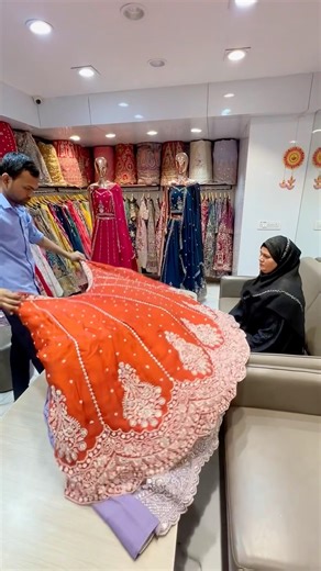 Surat Gaye Shopping Karne✨Kitne Saste Kapde🤩❤️| #anishavlog #surat #minivlog #shorts