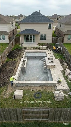 Swim‑Up Bar Pool.