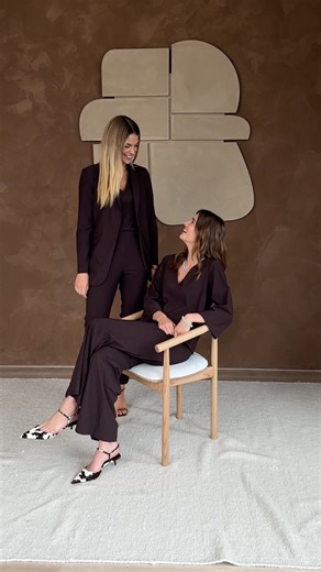 19K views · 119 reactions | Espresso is een essential. Geef je basisgarderobe diepte en warmte met deze onweerstaanbare neutral. ⁠ ⁠ #studioanneloes #essentials #WorksAnywhere #essential #basics #basic #capsulewardrobe #everydayitems #everydaypieces #travelstof #travel #anneloes #getinspired #designedtoempower #comfortable #officewear #officelooks #espresso #brown | Studio Anneloes | Facebook