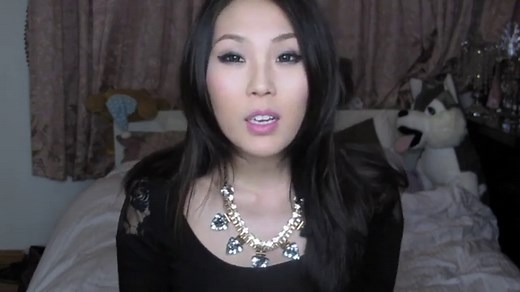 All Signs Point to Scam for Those Trendy Clothes Sites Flooding Facebook With Ads