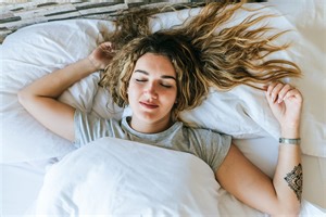 This 10-minute hack will help you fall asleep in the heatwave - plus eight other ways to keep your cool during the night