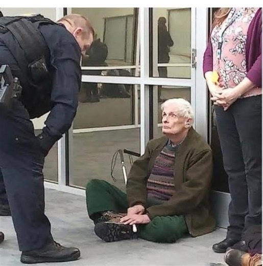 Andy Borowitz (@borowitzreport)