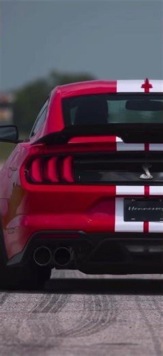 Ford Mustang GT Sounds Absolutely Brutal 🔥 (Pure Exhaust)