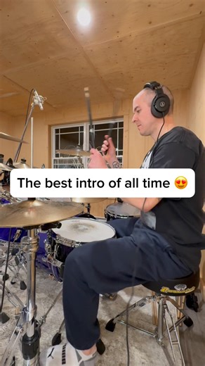 you put on the awake cd and this is the first thing you hear 💿