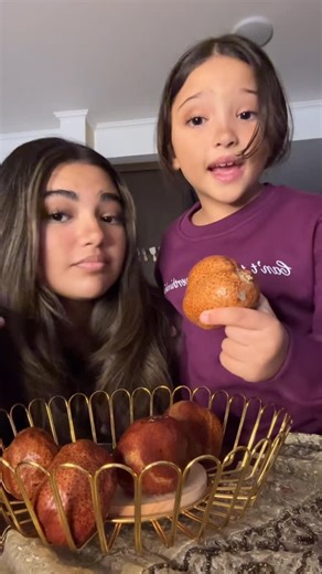 Malika Sheeha on Instagram‎: "قولنا ياخالو ده بيتعمل بيه ايه 😭😂 @islamfawzy_"‎