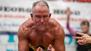 62-year-old breaks record for longest plank, more than 8 hours