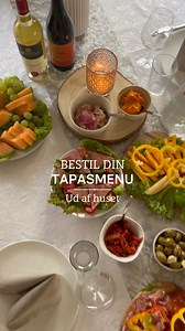 Forkæl dine smagsløg🧀🫒 Tapasmenu - ud af huset Lad dine smagsløg danse af glæde med Bilkas lækre tapasmenu ud af huset! 😋 Tapas er den perfekte sammensætning af mange små og udsøgte retter, der kan benyttes til enhver lejlighed. Er du også en ægte tapas-entusiast? Eller har du altid haft lyst til at prøve det? Så er du heldig, for hos Bilka Mad ud af Huset har de et skønt udvalg af tapas til både festlige anledninger og hverdage. 🎉 Når du bestiller tapas som takeaway, får du en skøn blanding