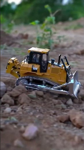 RC Bulldozer's Big Job: Moving Mountains of Dirt! 🏔️🚧 (Miniature Construction)