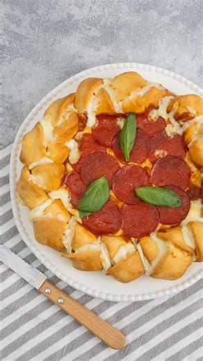 Chefclub Network | Braided Garlic Knot Pepperoni Pizza! Braid it, bake it, love it 🧄❤️ #easyrecipe #recipe #food #foodart #chefclub #pepperoni | Instagram