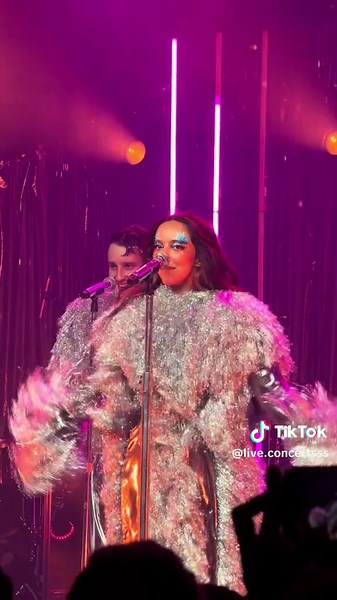 @JADE performing Fantasy! @thejaderoom #JADE #jadethirlwall #thatsshowbizbabytour #thatsshowbizbaby