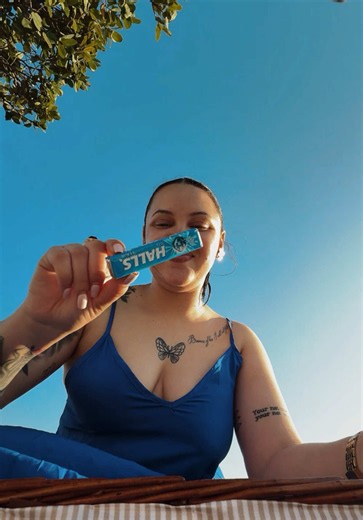 Summer days are better when they’re spent outside with good company, good vibes & a little Halls refreshment 🌞🧺💚 #HallsSummer #MadeForSummerMoments @Halls SA