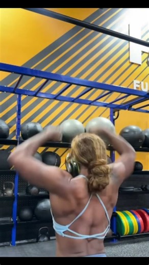 Early in the morning? Let's do some pull ups #shorts #shortvideo #shortfeed #backmuscleworkout