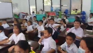 DepEd 7 Director Salustiano Jimenez visited Lahug Elementary School, one of the biggest schools in Cebu City, with 5,700 students enrolled during the first day of full implementation of face-to-face classes Wednesday, November 2, 2022. Jimenez also visited other schools in Cebu. He said he would also proceed to visit schools in other provinces in Central Visayas within the coming days to personally check the situation of students and teachers. | via HIC | SunStar Cebu