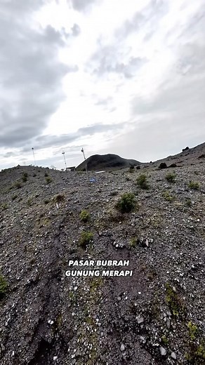 ngintip PASAR BUBRAH GUNUNG MERAPI . #merapi #volcano #gunungmerapi | Andrea Ramadhan