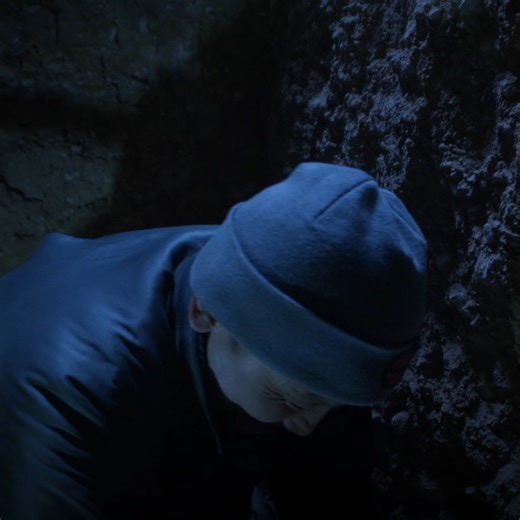 SHOWBOX on Instagram: "😱Шуналаасаа болж юунд орох л гээд байна даа😨😱 [ Хүйдэс ] Аймшгийн кино 😘 Show Box application татаж авах линк: 📲 showbox.mn/download"