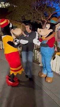 Thomas seeing Clarabelle and Horace together at Sweethearts’ Nite #shorts #disneyland #autism