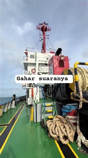 sound of a tugboat engine turning slowly