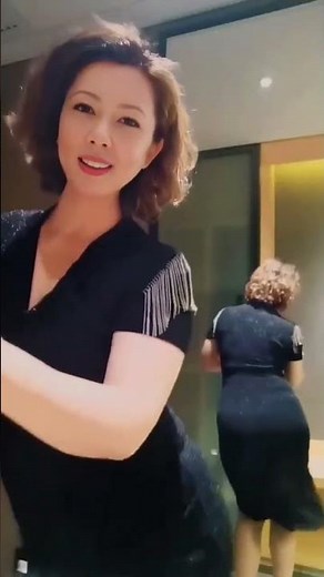 Unforgettable Asian Seduction: Meet the Irresistible Girl!" (难忘的亚洲诱惑：与这位令人无法抗拒的女孩相遇！)