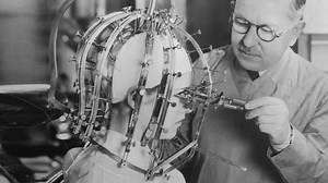 10 bizarre beauty inventions women used in the past