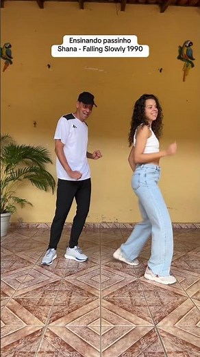 Ensinando passinho Shana Falling Slowly 1990 #flashback #bonstempos #freestyle #anos90 #nostalgia