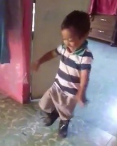 AY!!! “CHUCHO” SIEMPRE HA SIDO TODO UN CASO‼️ El pequeño que ha conquistado a las redes sociales por su sentida interpretación de “Castillos” y que le llevó a ser invitado al Auditorio Nacional por Amanda Miguel, siempre ha demostrado su carisma! Y si no me cree, vea este #video que su familia grabó en 2018 👇🏻😍 | Prueba En Contrario