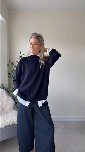 Oversized basics: How I style a white shirt and sweater this season #fashiontrends #outfitideas
