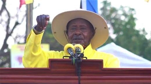 IN VIDEO “Let him come, mulekje!” - Ugandan President Yoweri Museveni tells security personnel to let an unknown boy he identified from the the crowd that attains his campaign rally in that’s country’s Nansana area yesterday. The video is making rounds in Uganda’s “meme stream” asking who ‘upset’ him. Uganda goes to the general polls on 15th January, 2026. ©️UBC TV | HOT FM Zambia