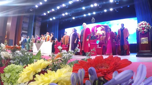 The Open University of Sri Lanka on Instagram: "ශ්‍රී ලංකා විවෘත විශ්ව විද්‍යාලයේ 38 වන උපාධි ප්‍රධානෝත්සවයේ පළමු වන අදියර බණ්ඩාරනායක ජාත්‍යන්තර සම්මන්ත්‍රණ ශාලාවේදී 2026 ජනවාරි පළමුවන දින උදෑසන 8.00 සිට ශ්‍රී ලංකා විවෘත විශ්වවිද්‍යාලයේ කුලපති ආචාර්ය උපාලි මාම්පිටිය සහ උපකුලපති ජ්‍යෙෂ්ඨ මහාචාර්ය P.M.C තිලකරත්න යන අයගේ ප්‍රධානත්වයෙන් පැවැත්විණි. මෙහිදී ඉංජිනේරු තාක්ෂණ , අධ්‍යාපන, මානව හා සමාජ විද්‍යා, සහ ස්භාවික විද්‍යා යන පීඨයන්හී උපාධිධාරීන් 2343 දෙනෙකුට උපාධි ප්‍රධානය කරනු ලැබීය. උපාධිධාරීන් ස