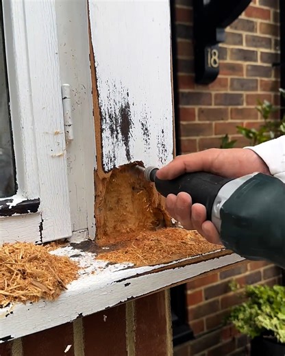 No one would ever know that this window was once rotten 🤫 | UNILAD