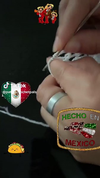 I also make vintage Mexican table mats I know me and my raza love them 😍 #mexicantiktok #foryoupage #fyp #mexicanproblems #crochetaddiction #mexico