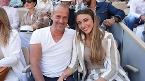 "C’est la personne que j’aime le plus au monde" : Delphine Wespiser se livre sur son couple avec Roger, de 26 ans son aîné - Télé 2 Semaines