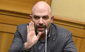 Giovanni Toti arrestato per corruzione, Roberto Saviano svela quanto costa un voto in Italia
