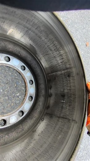 Tierod on Instagram: "How do you release your brakes? #diesel #mechanic #brakes #tools #freightliner"