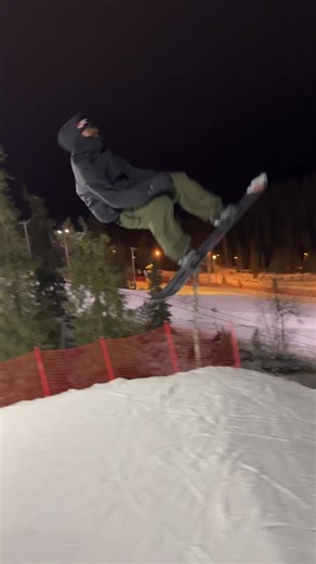 Josito Aragon on Instagram: "Night riding with the gang 🏂 . . . . . . #snow #snowboarding #night #gang"