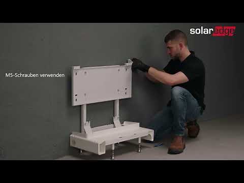 Batteriespeicher montieren: Die SolarEdge Energy Bank (Bodenmontage) | Video 1/4 | Deutschland
