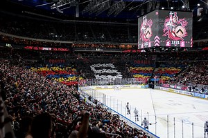 💙💛❤️ O2 arena je zase ve správných barvách. | HC Sparta Praha