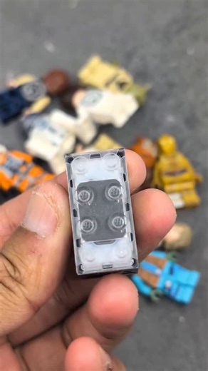 Here's what the @lego Smart Minifigures sound like! These Smart Minifigures are powered by the Smart Brick, and when placed in close proximity, they'll produce sounds via the onboard synthesiser. There's a really large array of sounds, but they sound like lo-fi LEGO Star Wars game dialogue run through a robot voice filter. What do you think? #lego #LEGOstarwars #starwars #smartplay | Jay's Brick Blog