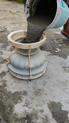 How to make concrete pot with the help of plastic mold | cement idea