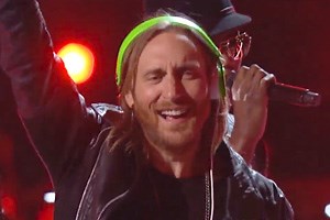 David Guetta - Play Hard [Live] ft. Akon & Ne-Yo