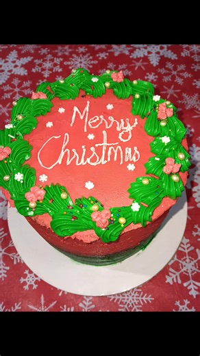 This festive beauty is a Christmas-themed layered cake that’s as delightful inside as it is outside 🎄✨ Rich chocolate cake layers sandwich a smooth, creamy chocolate mousse center, creating the perfect balance of light and indulgent in every bite. The cake is finished with vibrant red buttercream icing, crowned with a hand-piped green buttercream wreath, and decorated with festive sprinkles, pearls, and holiday accents for that extra Christmas cheer. Perfect for celebrating the season, sharing 