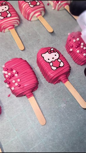 Hello kitty 🩷 #hellokitty #cakepops #decoratewithme #fyp #viral | cake pops