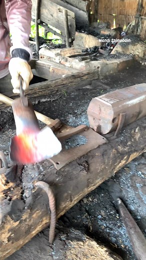 techniques for forming handles on oil palm farming tools #blacksmithing #traditional_iron_cutting #blacksmithtraditional #blacksmith_challenge #CulturalHeritage #metalworking #metalart #handmade #anvil #forging | Wendi Zainudin
