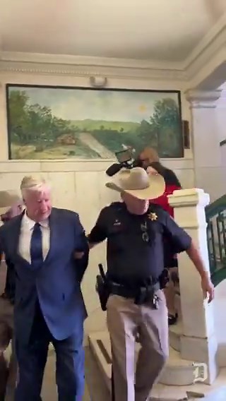 速報：トランプの元精神的アドバイザーである福音派ロバート・プレストン・モリス牧師が、12歳の少女への性的虐待の罪でわずか6ヶ月の服役後、釈放された。