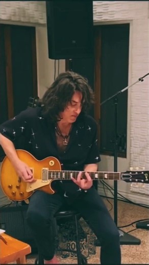 Paul Stanley solo guitar moment #paulstanley #concert #90s #kiss #ghostrock