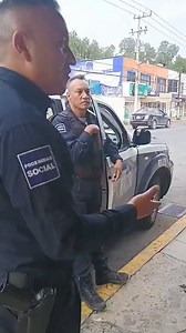 1M views · 11K reactions | La Policía municipal de Ecatepec trata de detener a una señorita que repartía sus tarjetas de presentación. Pretendían fincarle un delito #TvRadioMx #Ecatepec #Policias | Tv Radio Mx Oficial | Facebook