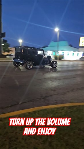 Hotrod revving that V8!! #hotrod #v8