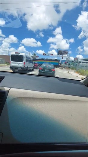 Tri-Rail F40 passing by hialeah market. (Mid - 2022)