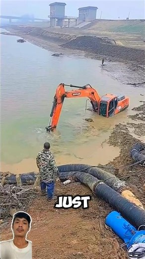 Mud pit excavator operation #excavator #construction #machinery